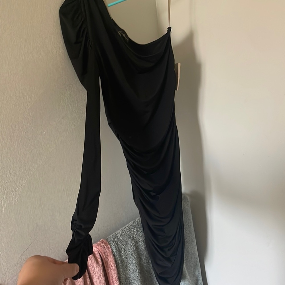 One sleeved fitted bodycon dress nwt from forever 21 size medium